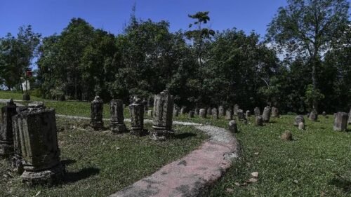 Sejumlah makam kuno di Indonesia menyimpan jejak sejarah penyebaran Islam dan perkembangan budaya di Nusantara.(ANTARA FOTO/Sigid Kurniawan)