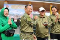 Wali Kota Sungai Penuh Alfin bersama TNI, Polri, Forkopimda, dan masyarakat mengikuti olahraga bersama dalam rangka HUT ke-81 TNI di Lapangan Merdeka, Minggu (4/10/2026).(Foto : Diskominfosta Sungai Penuh)