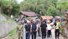 Wali Kota Alfin bersama Wakil Wali Kota Azhar Hamzah dan jajaran Pemkot Sungai Penuh mengikuti Goro Akbar bersama masyarakat.