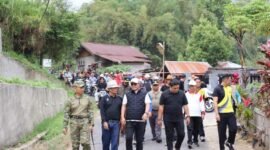 Wali Kota Alfin bersama Wakil Wali Kota Azhar Hamzah dan jajaran Pemkot Sungai Penuh mengikuti Goro Akbar bersama masyarakat.
