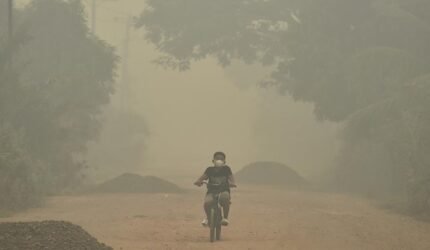 Sebaran asap karhutla dari Kalimantan terdeteksi BMKG mencapai Jakarta, Banten, dan Jawa Barat.