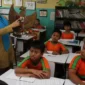 Mendikdasmen Abdul Mu’ti menyampaikan rencana penataan status kepegawaian guru PPPK, termasuk peluang mengikuti seleksi PNS mulai 2027.(Foto : Seorang Guru didalam kelas)