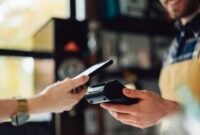 Teknologi digital membantu pelaku UMKM mengelola bisnis dan transaksi.(Foto: dok. Getty Images/miniseries)
