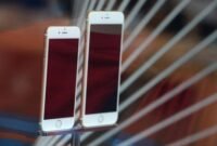 WhatsApp menghentikan layanan pada sejumlah HP lawas yang tidak memenuhi syarat sistem operasi minimum.(Foto: AFP/ROBYN BECK)