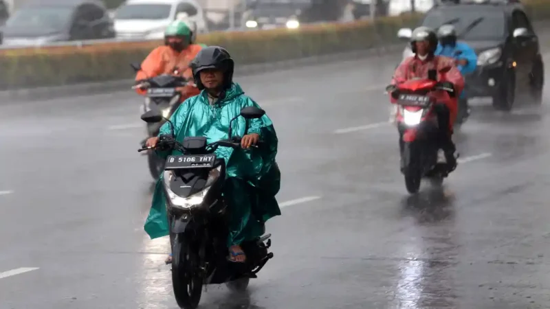 BMKG memprediksi awal musim hujan 2026/2027 mengalami keterlambatan di sejumlah wilayah Indonesia.(Foto : TRIBUNNEWS/JEPRIMA)