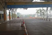 Kabut asap tebal menyelimuti Kota Jambi dan mengganggu aktivitas penerbangan di Bandara Sultan Thaha, Kamis (8/10/2026).(Foto : Tribun Jambi/M Yon Rinaldi)