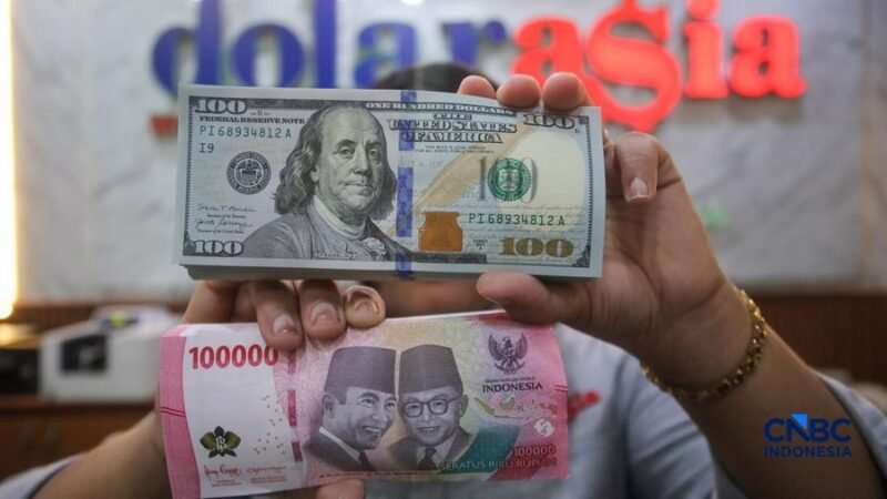 Rupiah melemah ke Rp18.050 per dolar AS di tengah tekanan sentimen global dan domestik.(Foto : CNBC Indonesia/Faizal Rahman)