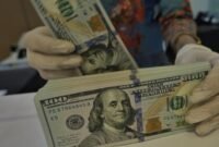 Rupiah melemah 0,25 persen ke level Rp17.948 per dolar AS akibat tekanan inflasi Amerika Serikat.(Foto : CNN Indonesia/Adhi Wicaksono)