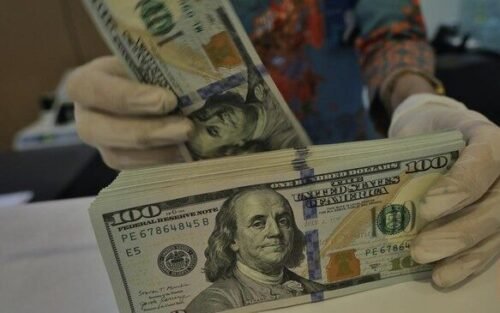 Rupiah melemah 0,25 persen ke level Rp17.948 per dolar AS akibat tekanan inflasi Amerika Serikat.(Foto : CNN Indonesia/Adhi Wicaksono)